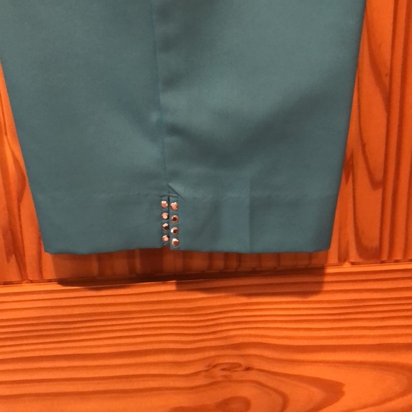 Alfred Dunner Capri pants - Picture 5 of 7